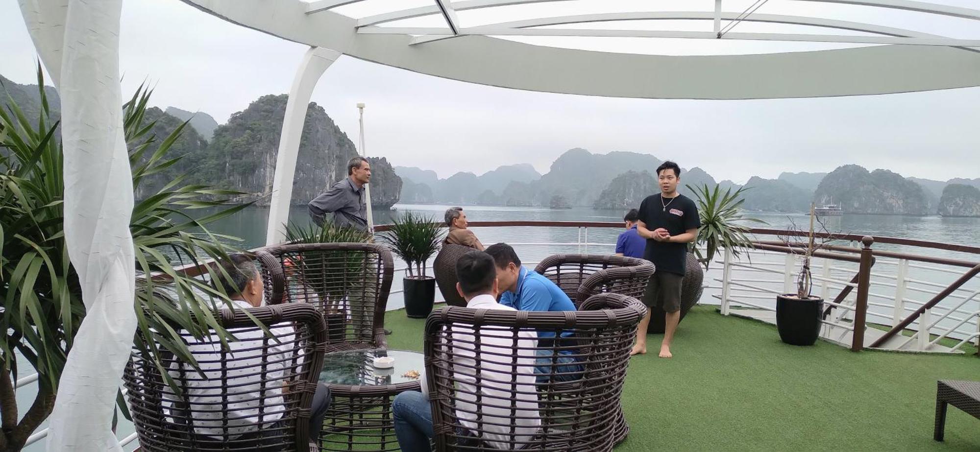Cat Ba Victory Hostel Dong Khe Sau Exteriör bild