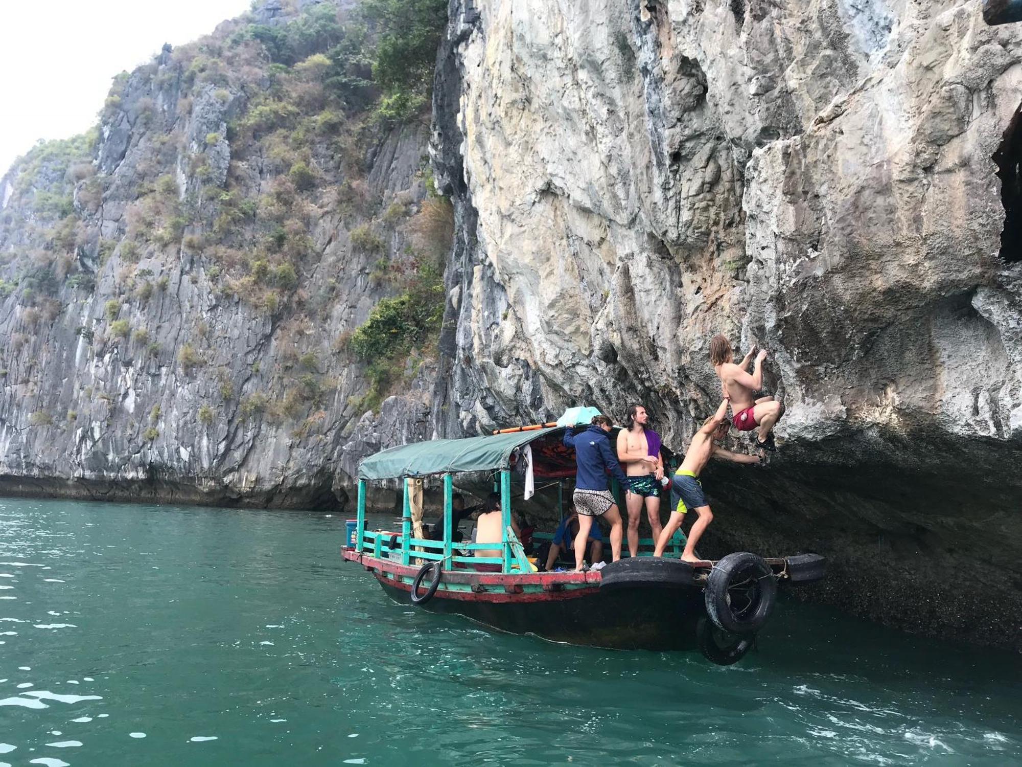 Cat Ba Victory Hostel Dong Khe Sau Exteriör bild