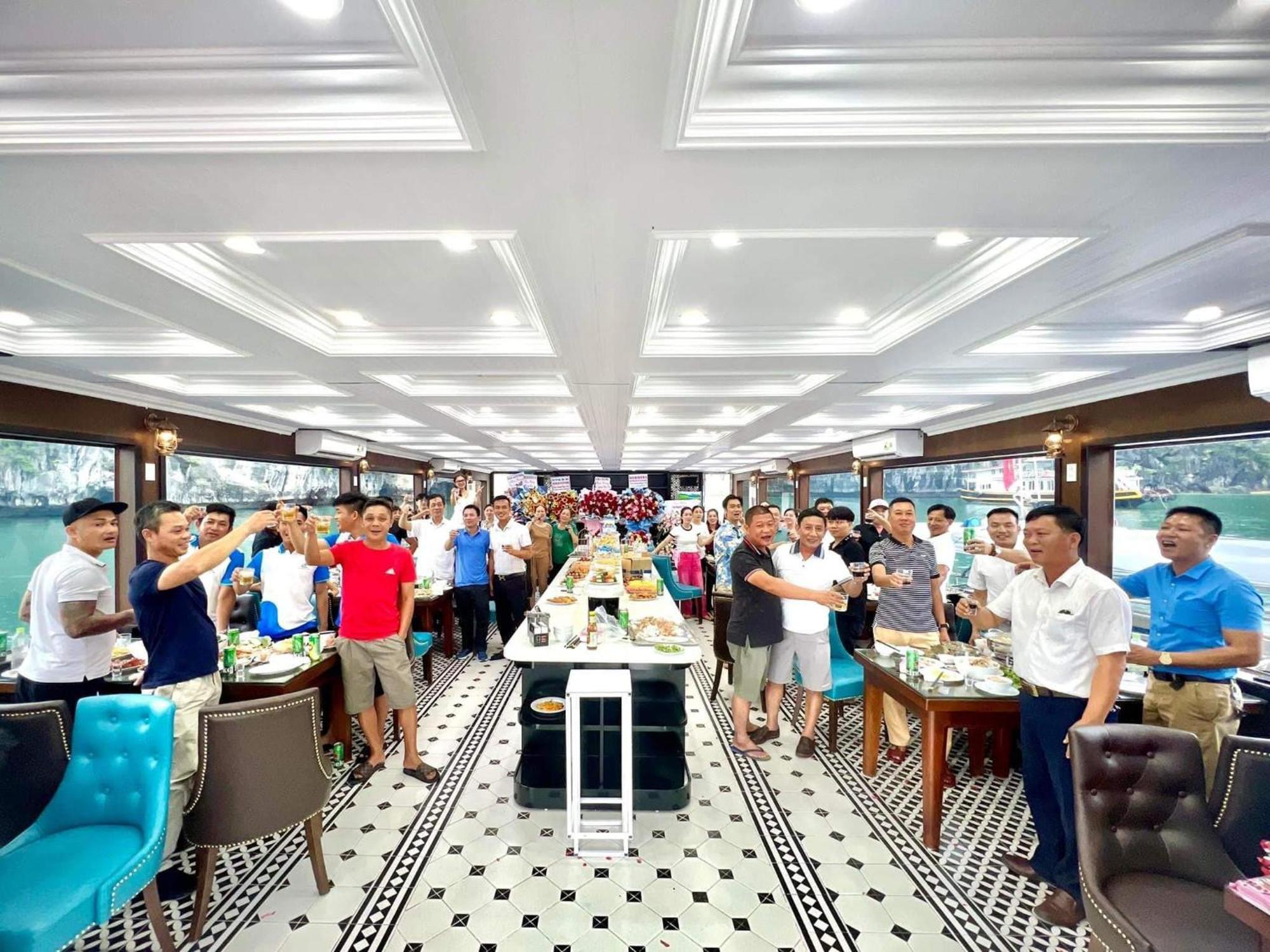 Cat Ba Victory Hostel Dong Khe Sau Exteriör bild